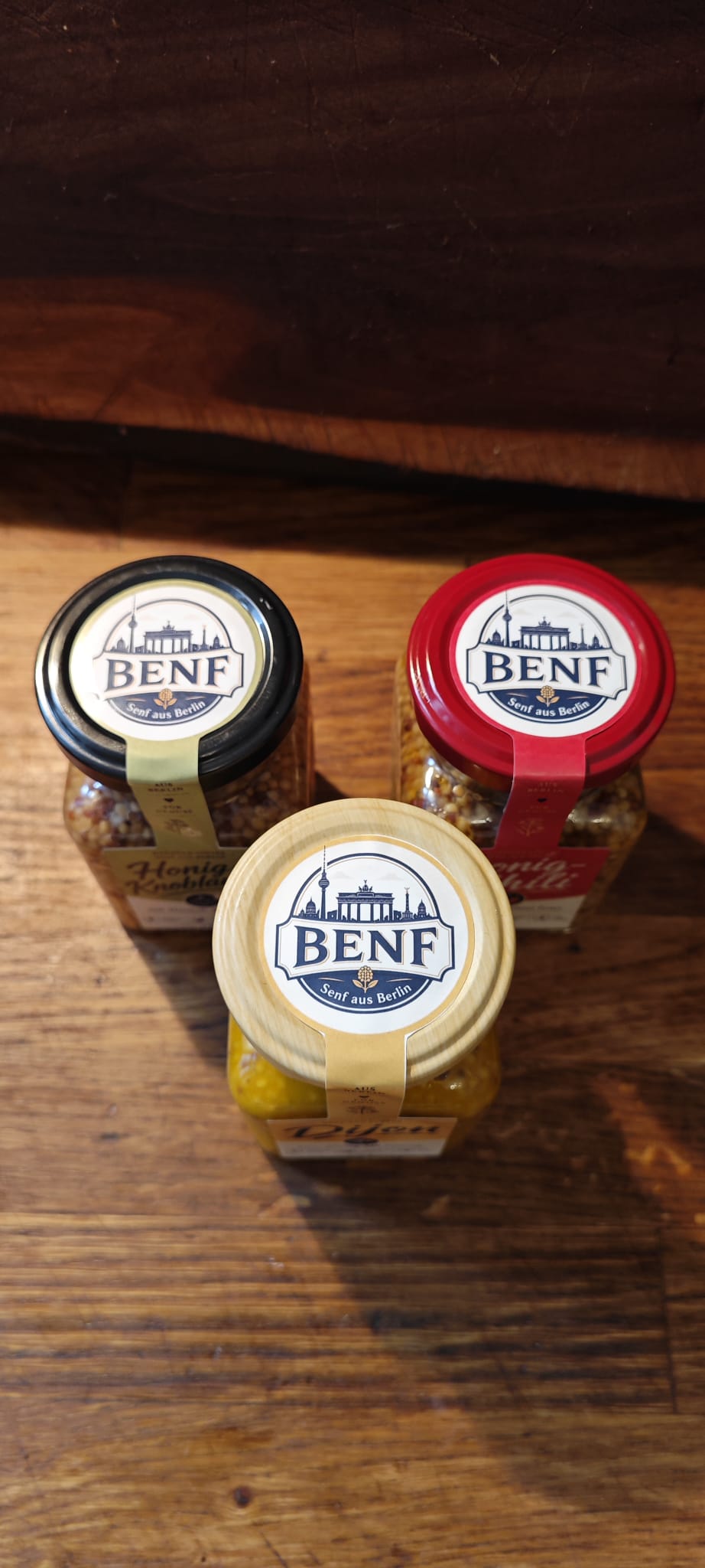 Drei BENF-Gläser von oben, Deckel mit dem Berliner Logo